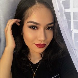 Meet your Posher, Alexandra